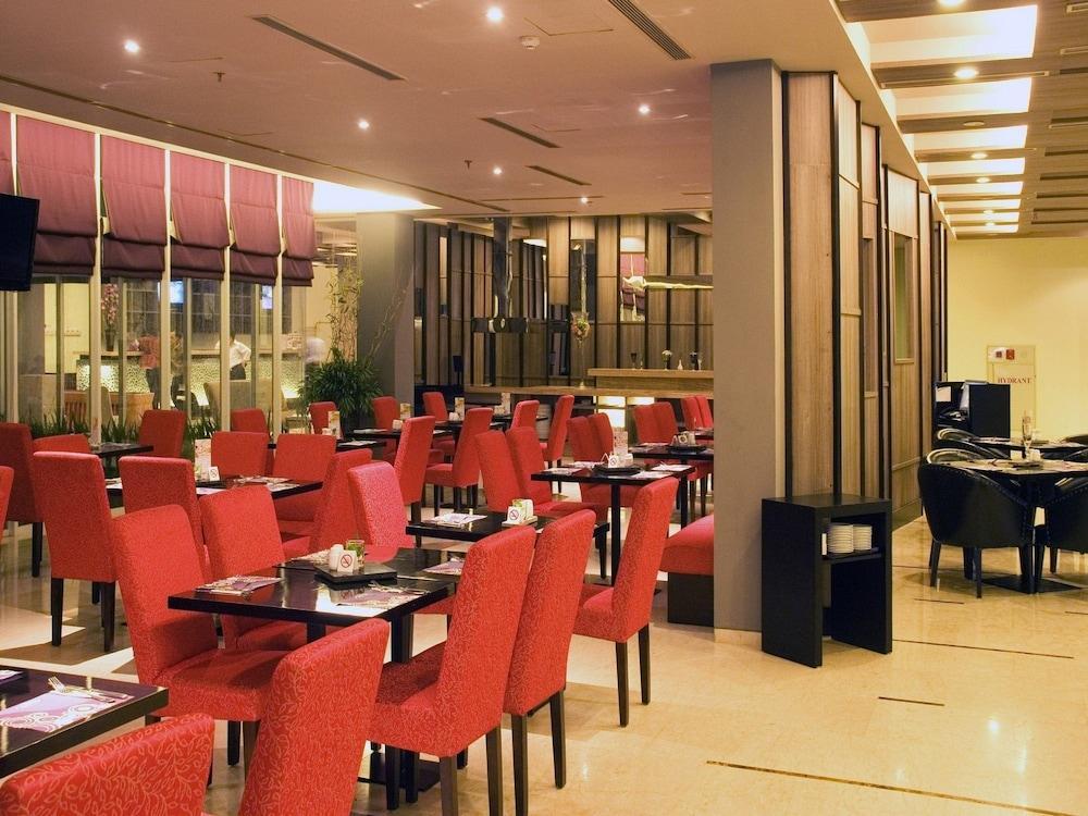 Quest Hotel Simpang Lima - Semarang By Aston Eksteriør billede