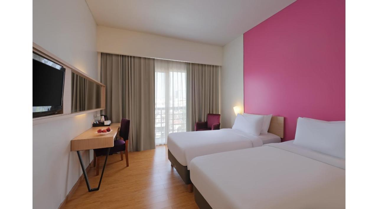 Quest Hotel Simpang Lima - Semarang By Aston Eksteriør billede