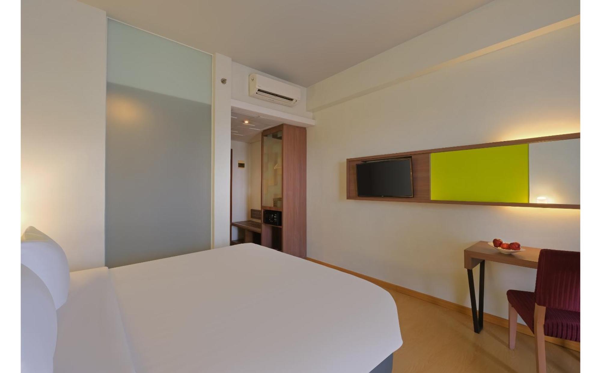 Quest Hotel Simpang Lima - Semarang By Aston Eksteriør billede