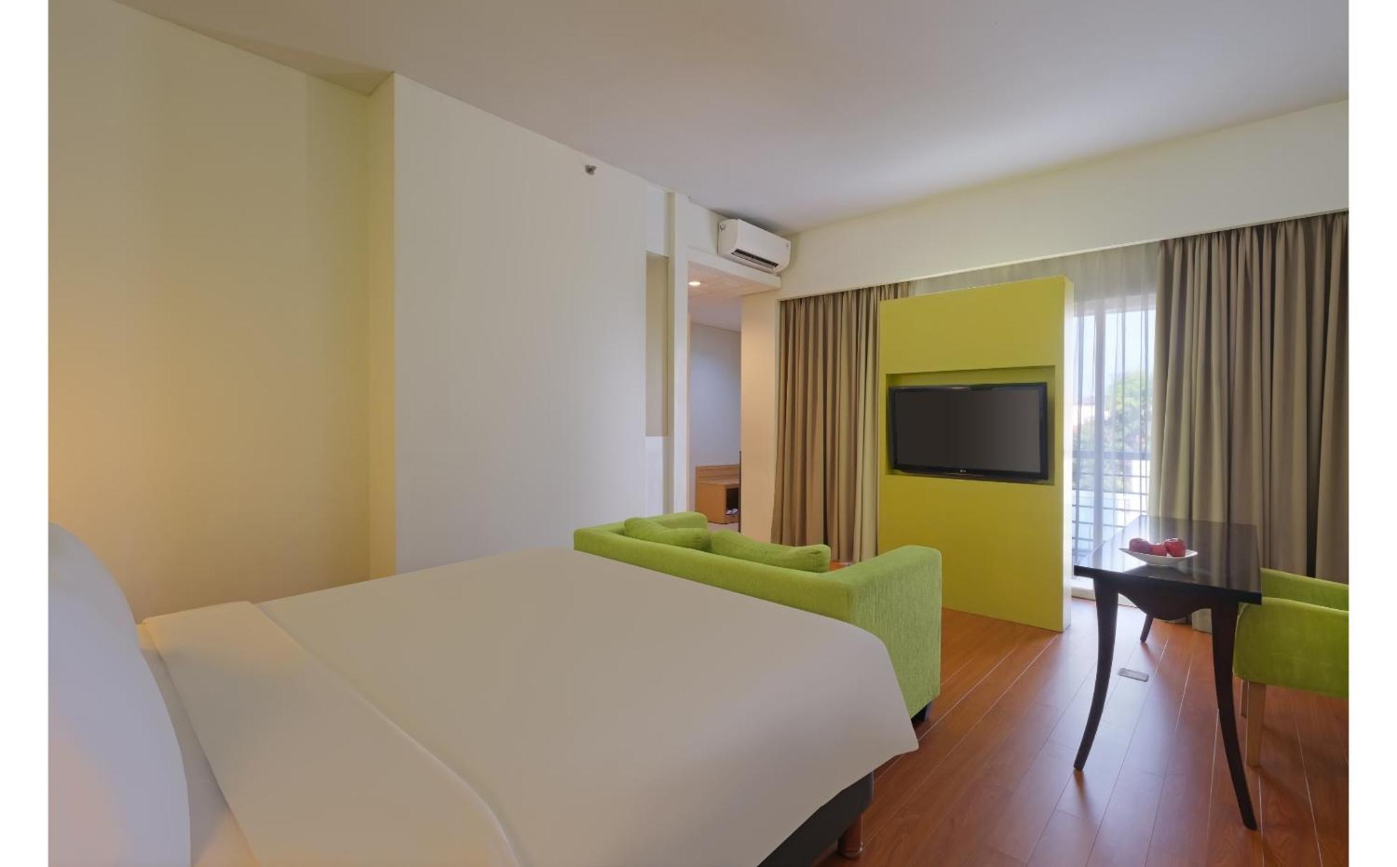 Quest Hotel Simpang Lima - Semarang By Aston Eksteriør billede