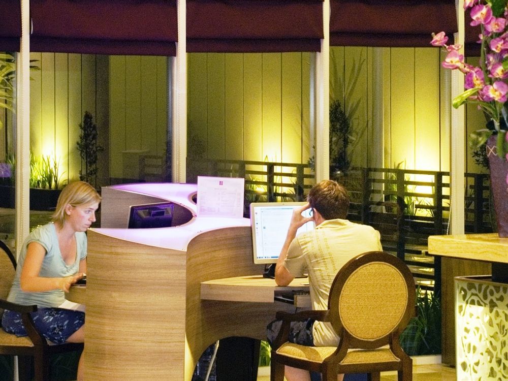 Quest Hotel Simpang Lima - Semarang By Aston Eksteriør billede