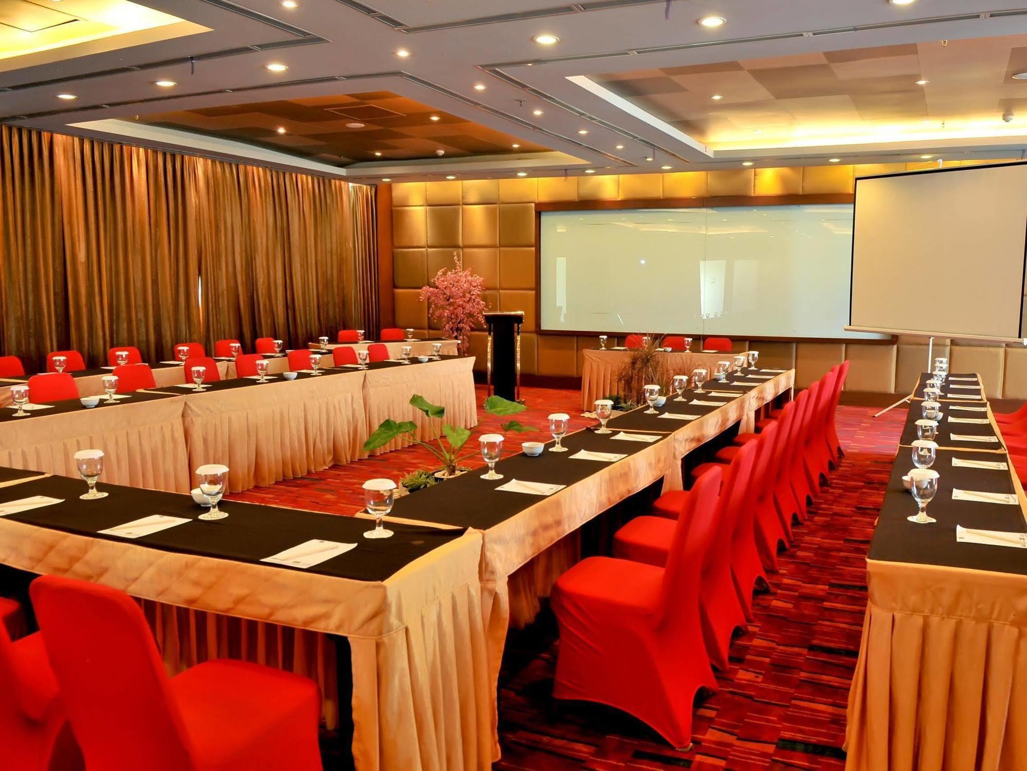 Quest Hotel Simpang Lima - Semarang By Aston Eksteriør billede