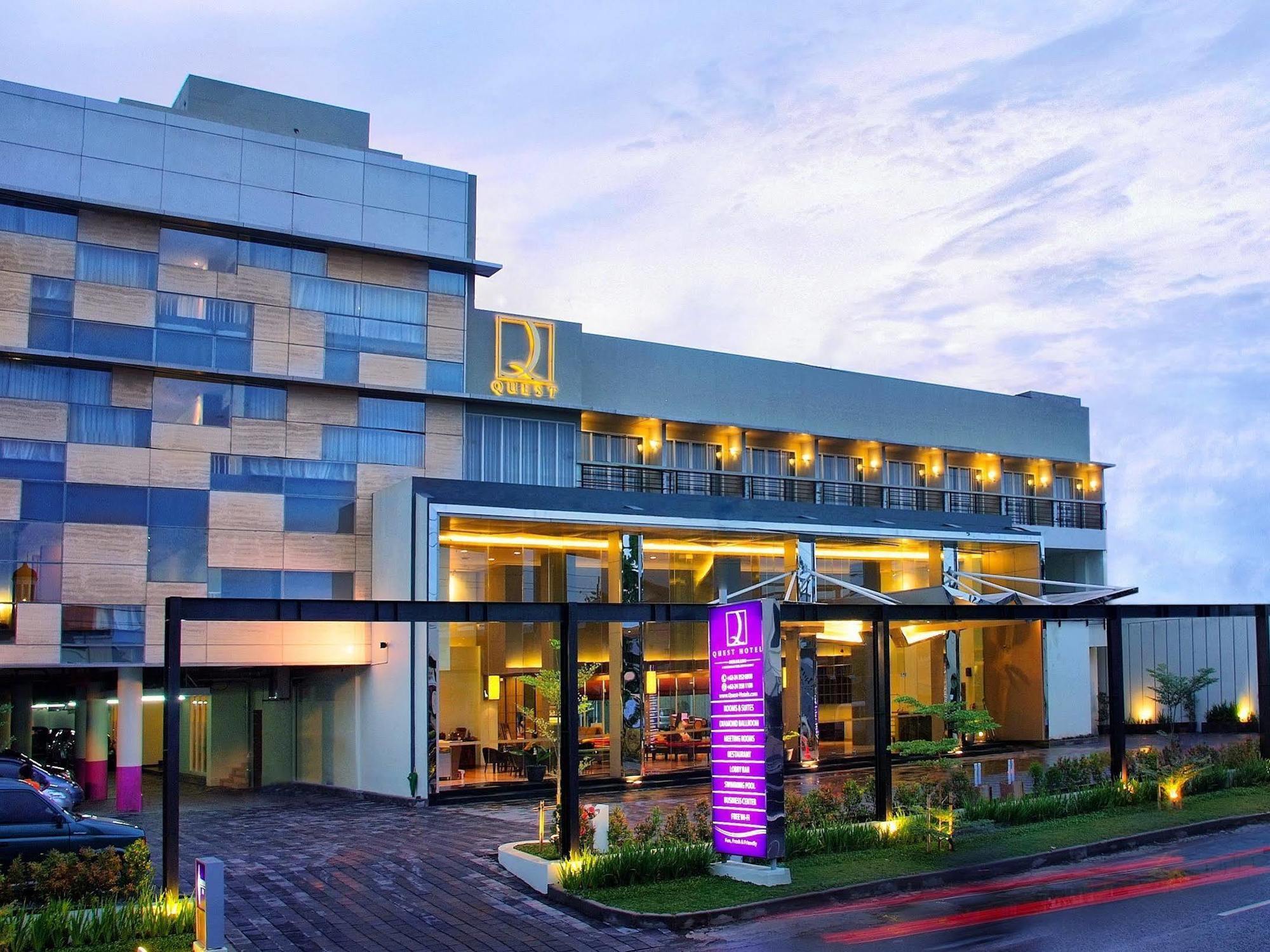 Quest Hotel Simpang Lima - Semarang By Aston Eksteriør billede