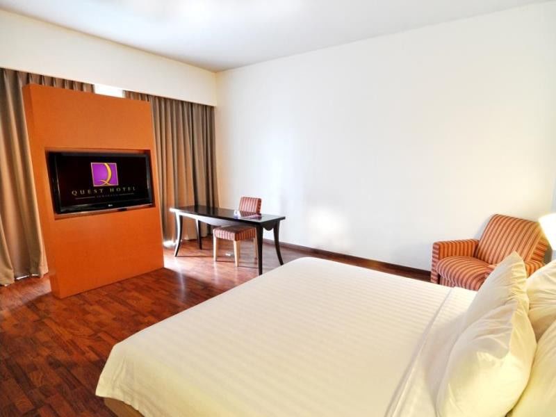 Quest Hotel Simpang Lima - Semarang By Aston Eksteriør billede